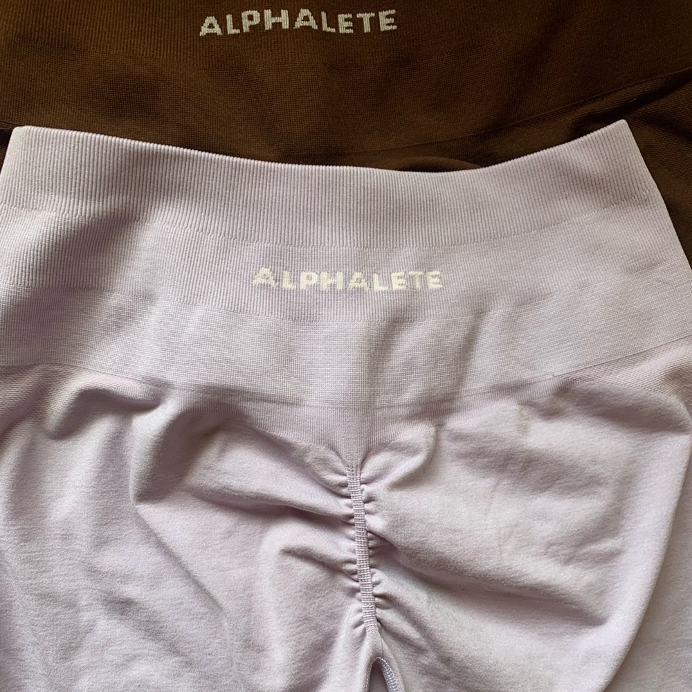 Alphalete Women’s Amplify Shorts 4.5” Misty Lilac Medium - Picture 4 of 4
